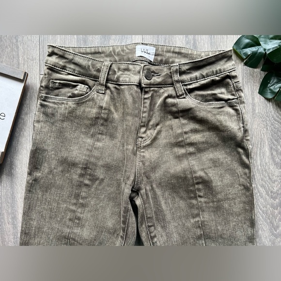 Wash lab cotton poly stretch skinny jeans in a rustic olive color. Size 25 - Picture 2 of 11